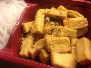 Tofu med risnudlar