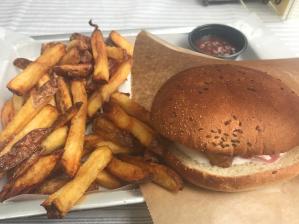 Vegan Butty Burger och pommes frites