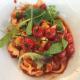Tortelloni fylld med quinoa och spenat, tomatsås, tomat och Violifeost